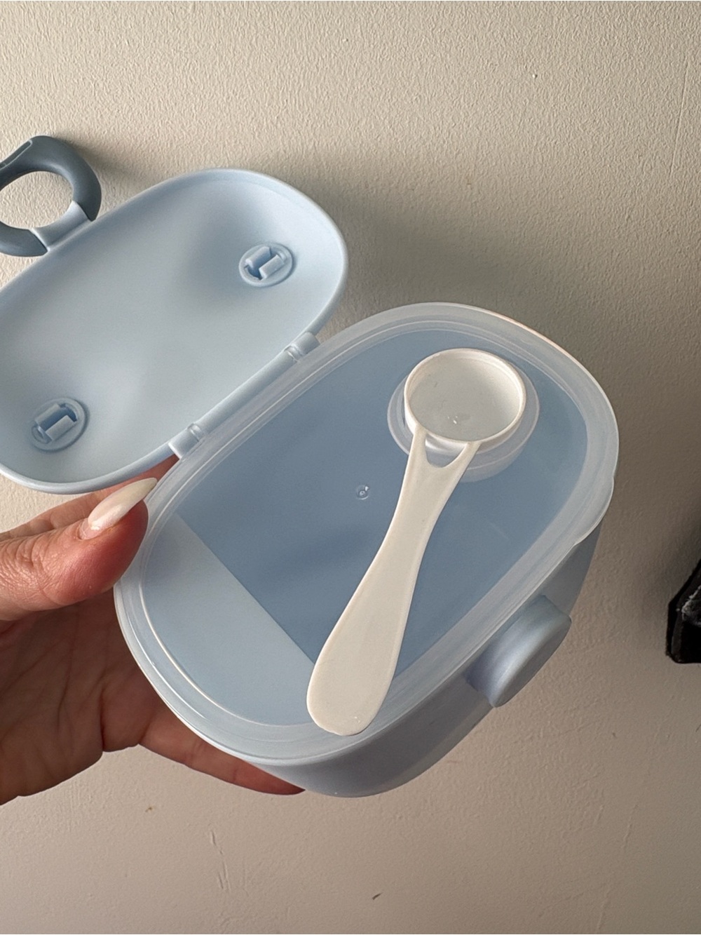 Light Blue Portable Formula Box - Picture 5 of 6
